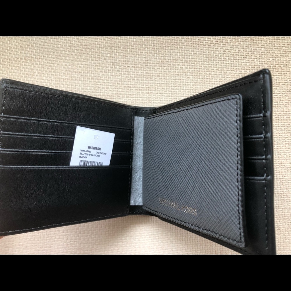 Michael Kors Men’s Billfold Wallet - Picture 3 of 7